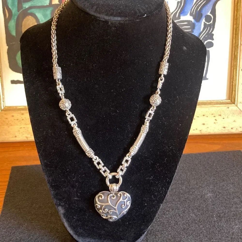 Necklace floral heart beautifully made Silver-tone